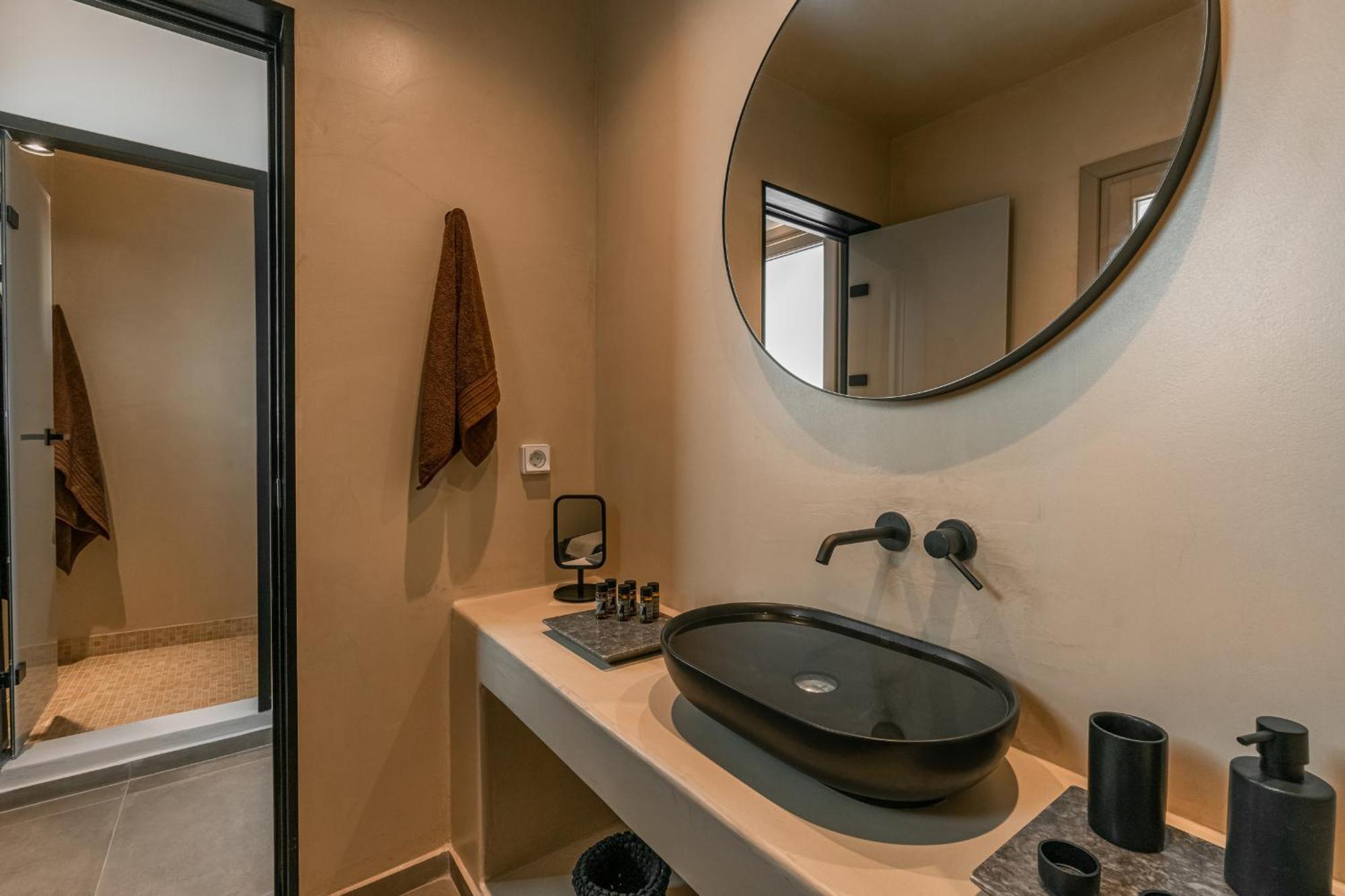 Living Moments Villa Фира Екстериор снимка